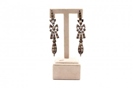Brincos em prata com crisólitas (quartz) em forma de laço com pendentes