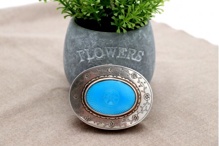 Caixa em prata de forma ilíptica