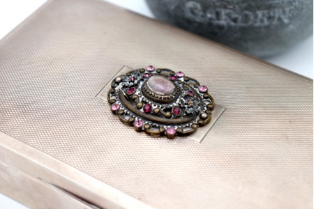  Caixa para tabaco em prata guilhochada com interior em madeira