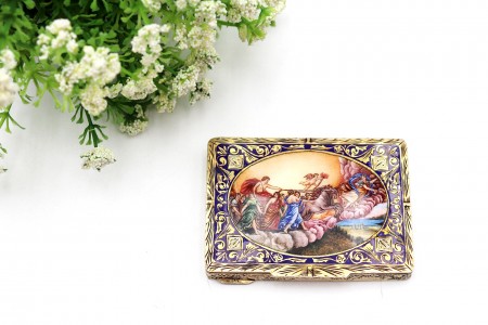 Caixa de rapé em prata com pintura mitológica e gravados vegetalistas e florais