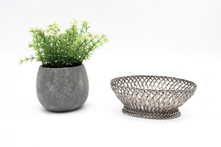 Cesto de fio de prata moldado ao estilo de verga