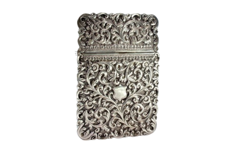 Cartoneira em prata com relevos e monograma com tampa basculante