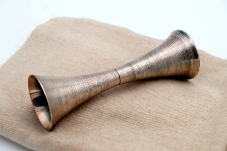 Castiçal em prata escovada circular com base redonda