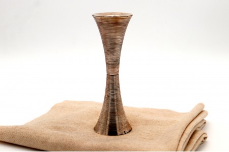 Castiçal em prata escovada circular com base redonda