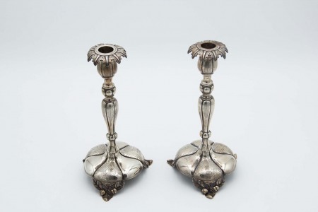  Par de castiçais em prata com base gomada