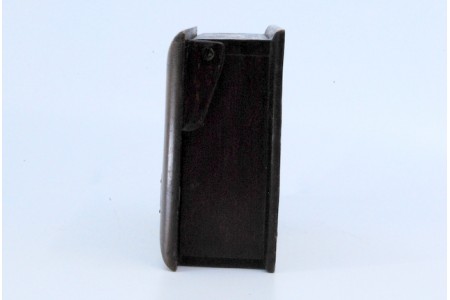 Caixa para cigarros em pau santo com tremidos e aplicações em prata na tampa 