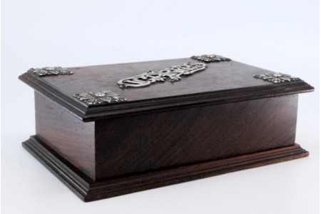 Caixa para tabaco em pau santo com aplicações em prata e dizeres "CIGARROS