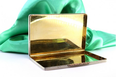 Cigarreira em prata e ouro picotada com interior dourado e aplicação de ouro 