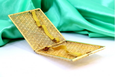  Cigarreira em prata filigrana em dourado com relevos e dois suportes 