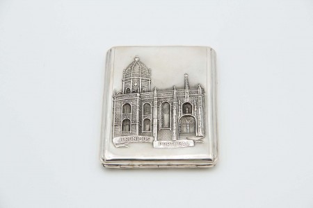 Cigarreira de prata com relevos do Mosteiro dos Jerónimos