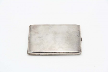 Cigarreira de prata de formato retangular