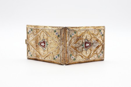 Cigarreira em prata de filigrana dourada com armas de Portugal em esmalte