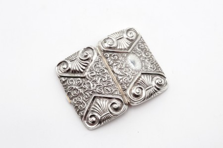 Cigarreira de prata ao estilo Art Nouveau com detalhes em alto relevo