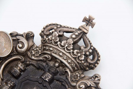 Cinzeiro de prata com duas moedas de D. Luís I de Portugal