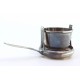  Coador de chá em prata com depósito basculante em forma de taça e cabo com frisos relevados.