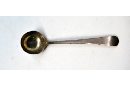 Colher para molhos em prata e cabo a expedir.