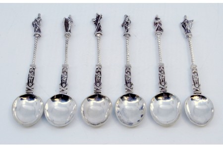 Conjunto de seis colheres de recordação em prata espiralada e figuras de apóstolos.