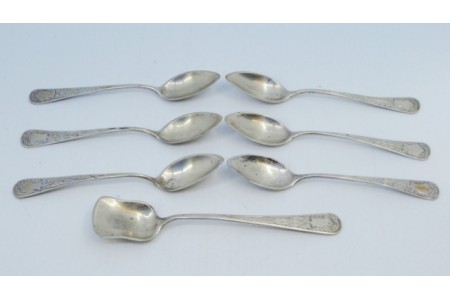  Conjunto de seis colheres de café e pá de açúcar em prata escovada envolvendo cartelas para monogramas nos cabos.