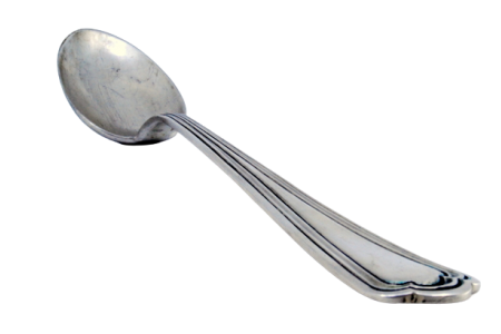 Colher de arroz e de servir em prata com frisos relevados ao longo do cabo.