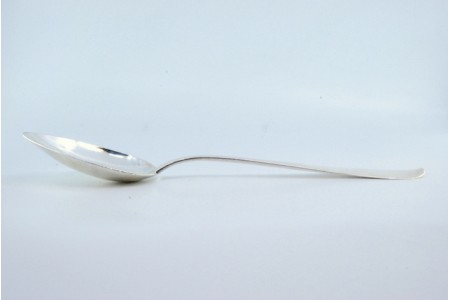  Colher de arroz e servir em prata lisa e cabo a expedir.