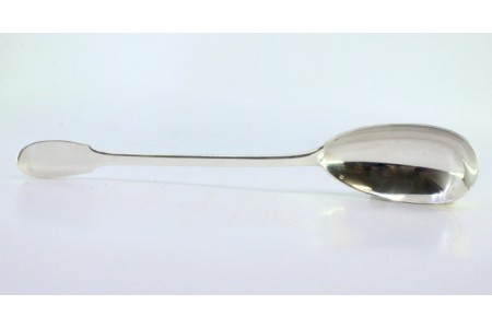 Colher de arroz e servir em prata lisa.