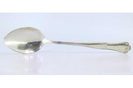 Colher de arroz e de servir em prata com frisos e relevos no cabo.