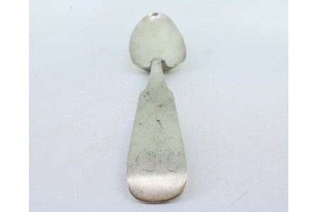  Colher de arroz e servir em prata lisa.