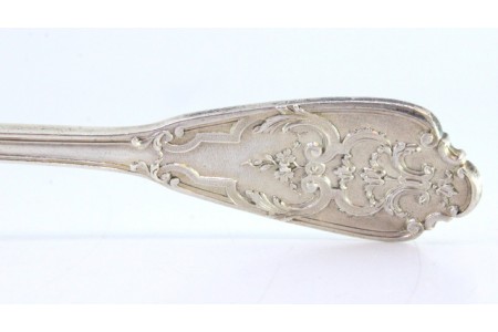 Colher de servir em prata com frisos e relevos no cabo com concha dourada