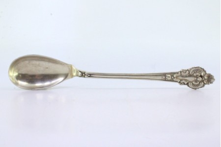 Colher de arroz e servir em prata com frisos ao longo do cabo relevado,