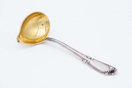 Colher de molhos em prata para destros