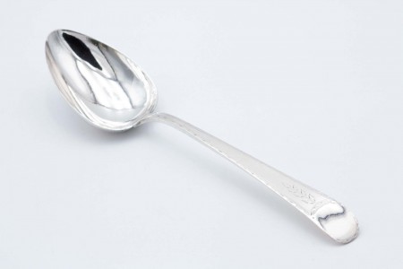 Colher de arroz em prata lisa com gravados no cabo