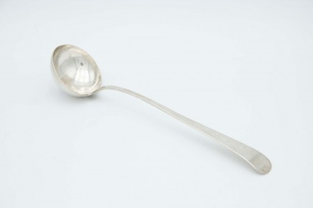 Concha de sopa em prata lisa com cabo liso a expedir.