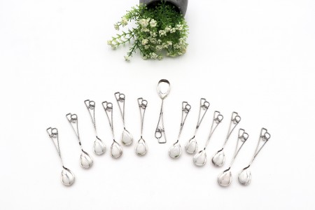 Conjunto de colheres de chá e açúcar em prata com cabos torcidos e flores 