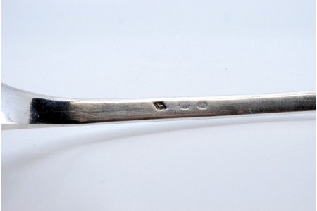 Concha de sopa em prata lisa com cabo a expedir. 