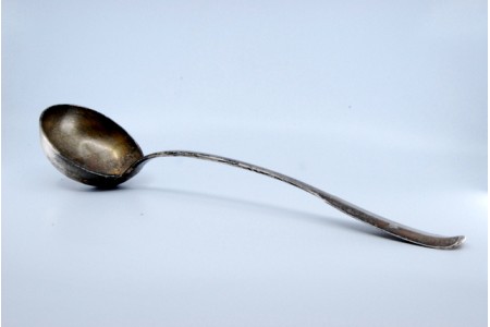 Concha de sopa em prata lisa com cabo a expedir.