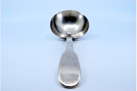 Concha de sopa em prata lisa com cabo a expedir.