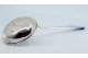 Concha de sopa em prata com frisos ao longo do cabo envolvendo cartela para monograma.