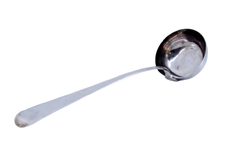 Concha de sopa em prata lisa com cabo a expedir.