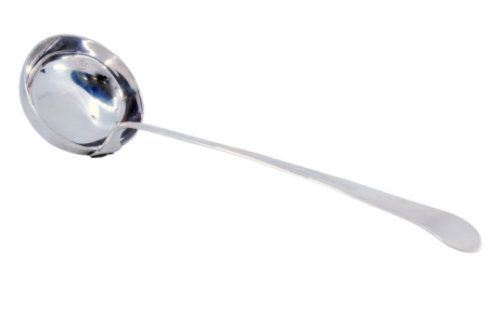 Concha de sopa em prata lisa com cabo a expedir.