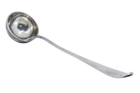 Concha de sopa em prata lisa com cabo a expedir.