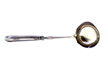 Concha de molhos com o cabo forrado a prata com laços e frisos envolvendo cartela para monograma.