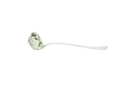  Concha de sopa em prata lisa com frisos ao longo do cabo