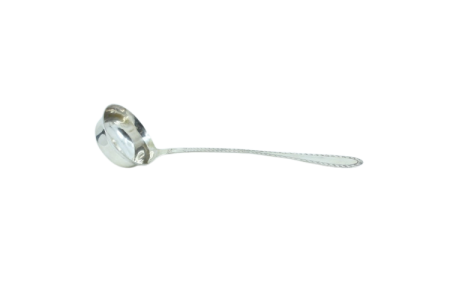 Concha de sopa em prata lisa com frisos ao longo do cabo