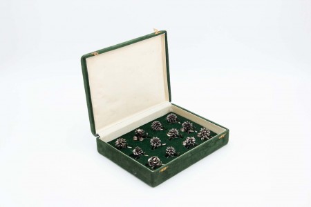 Conjunto de marcadores de mesa em prata em forma de flores com estojo original