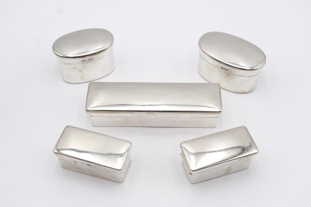 Conjunto de toilette em prata lisa composto por cinco elementos com 