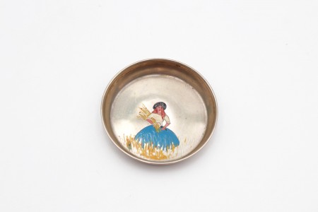 Conjunto de cinco covilhetes em prata com gravuras de figuras tradicionais