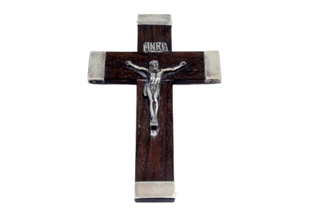 Crucifixo em madeira com Cristo e aplicações em prata.