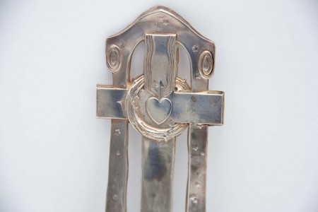 Pia de água benta em prata