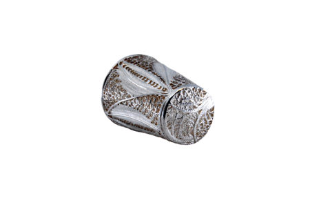 Dedal em prata de filigrana.