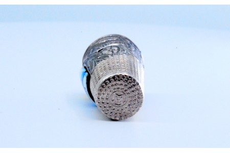 Dedal em prata Souvenir Portugal com decoração do Templo Diana Évora.